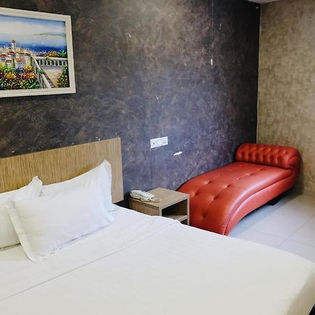Era Plus Hotel Seri Kembangan Luaran gambar