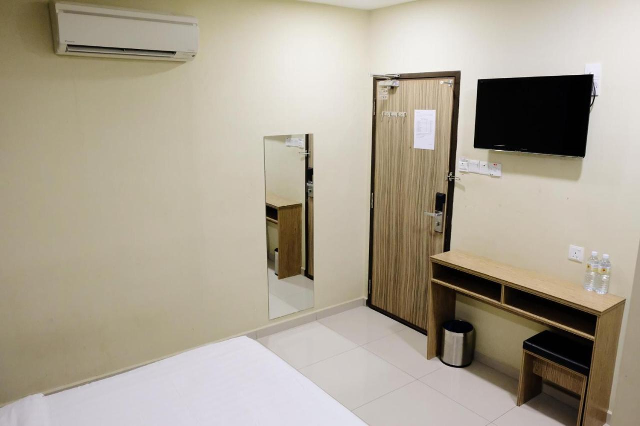 Era Plus Hotel Seri Kembangan Luaran gambar