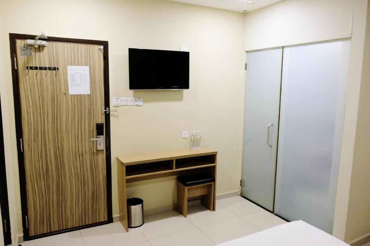 Era Plus Hotel Seri Kembangan Luaran gambar
