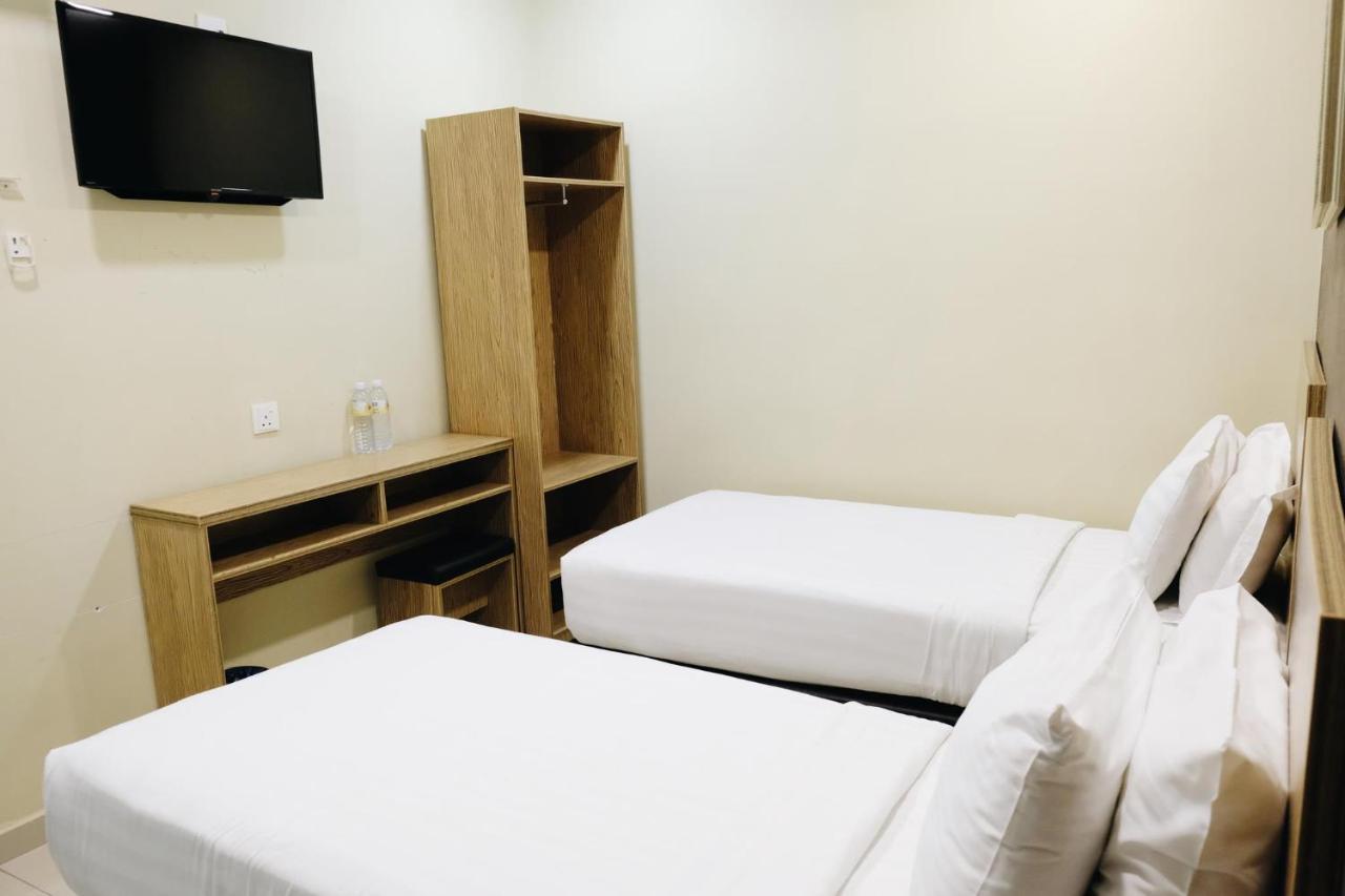 Era Plus Hotel Seri Kembangan Luaran gambar