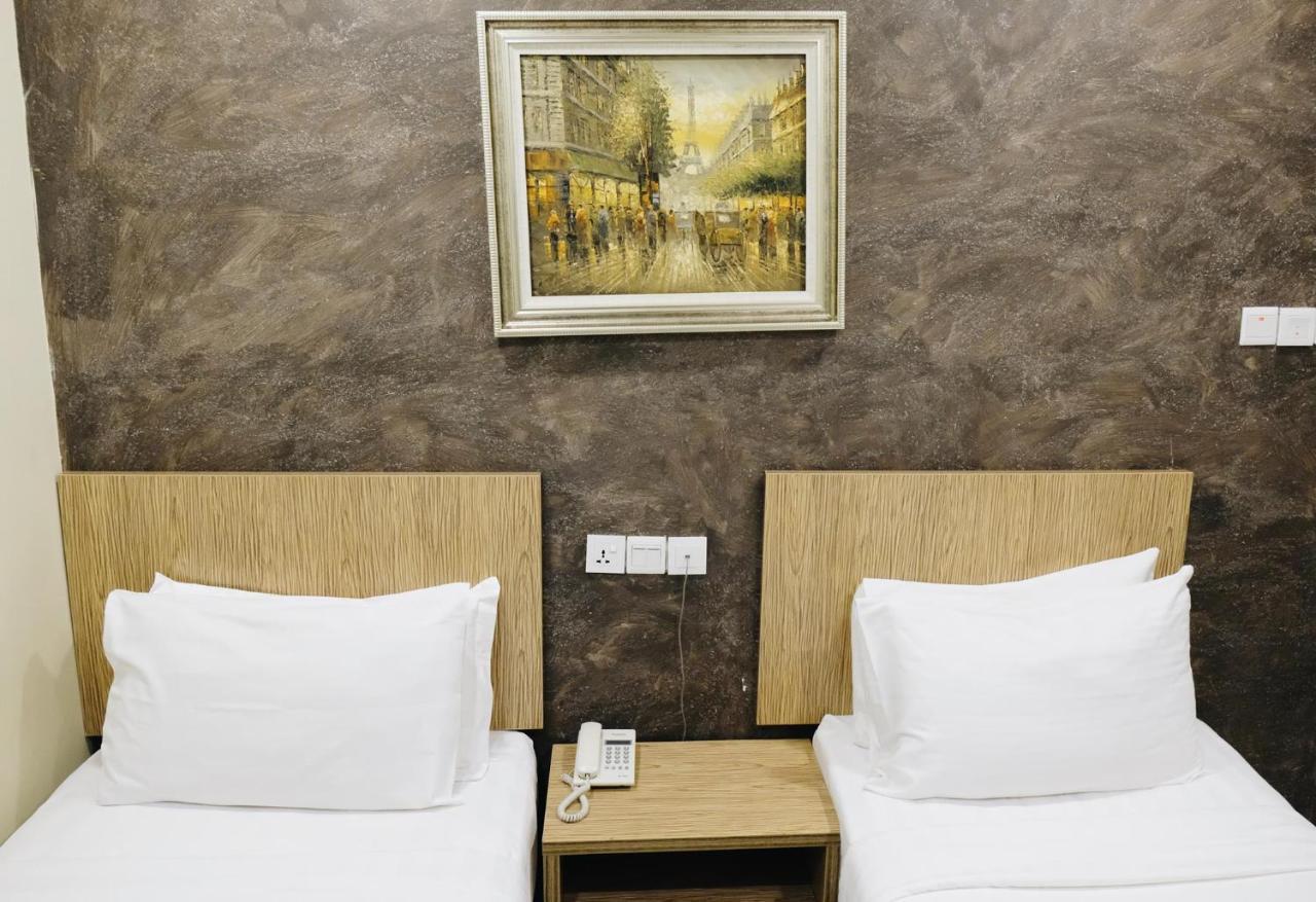 Era Plus Hotel Seri Kembangan Luaran gambar