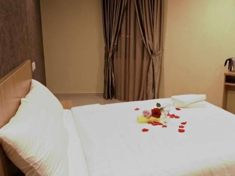 Era Plus Hotel Seri Kembangan Luaran gambar